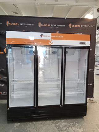 Nevera Expositora de Bebidas 3 puertas de cristal