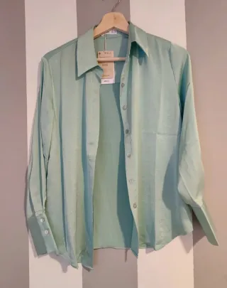 Camisa mujer Mango satén fluida S/36