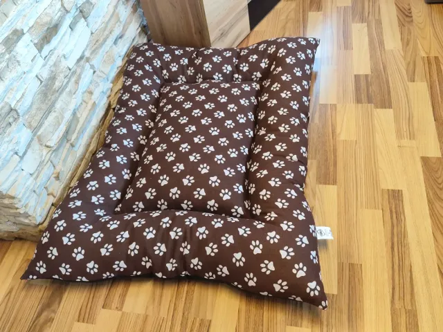 Cama para perro grande con huellas nueva