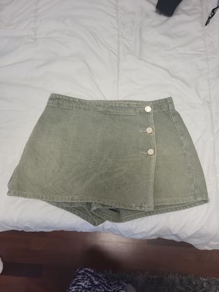 Pantalón corto tipo falda verde