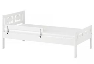 Cama infantil blanca con barrera