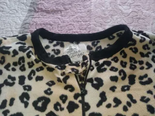 Pijama Entero Mujer Leopardo y otro con corazones.