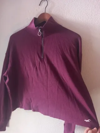 Sudadera Hollister morada Talla XS.