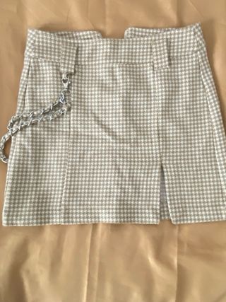 Falda pata de gallo beige con cadena