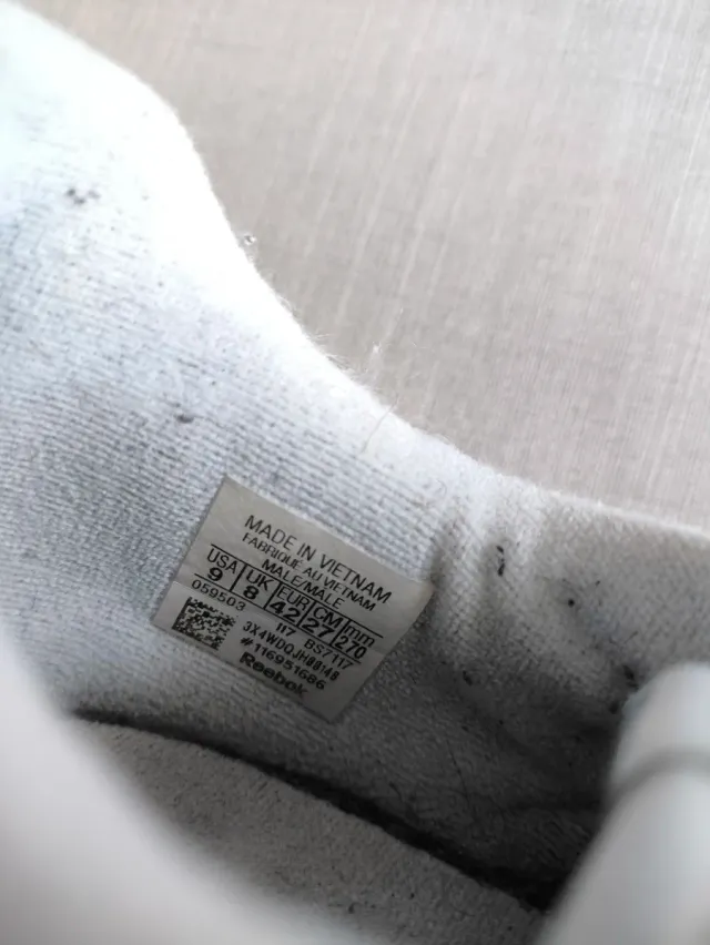 Zapatillas Reebok Clásicas Blancas y Beige