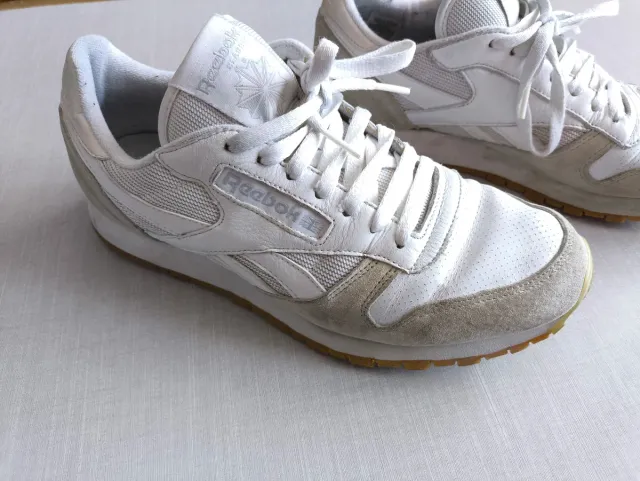 Zapatillas Reebok Clásicas Blancas y Beige