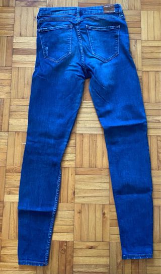 Pantalón vaquero Bershka desgastado