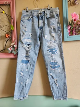 Vaqueros F&B desgastados