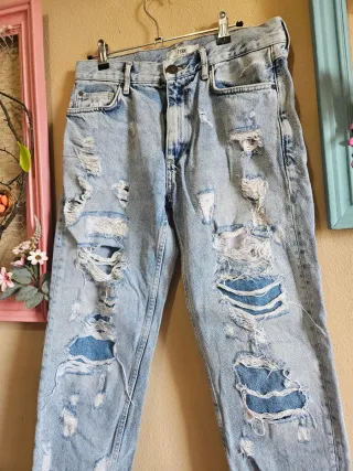 Vaqueros F&B desgastados
