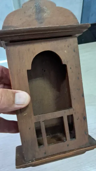 Pequeño altar de madera
