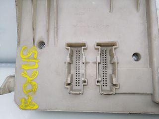 CAJA RELES / FUSIBLES FORD FOCUS BERLINA (CAP) (2)