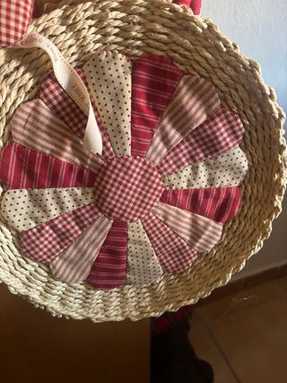 Bolso de paja hecho a mano con adorno