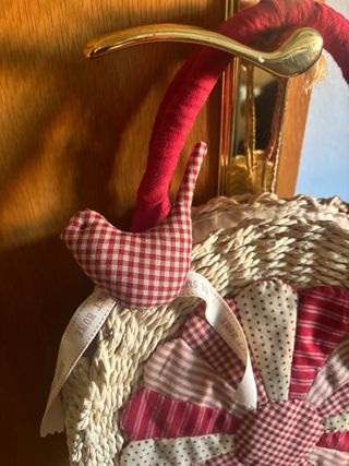 Bolso de paja hecho a mano con adorno