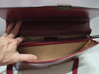 Portadocumentos / funda portátil piel roja