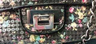 Bolso lentejuelas floral cadena