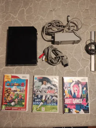 Consola Nintendo Wii (SIN MANDO) + 3 Juegos