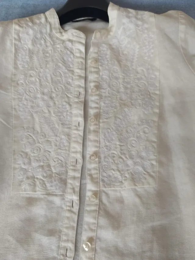 Camisa de lino blanco hueso, marca Tintoretto.