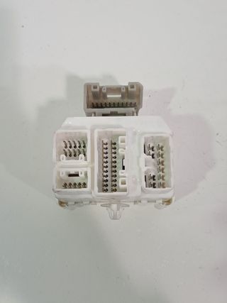 CAJA RELES / FUSIBLES MITSUBISHI COLT BERLINA 3 (CZ)