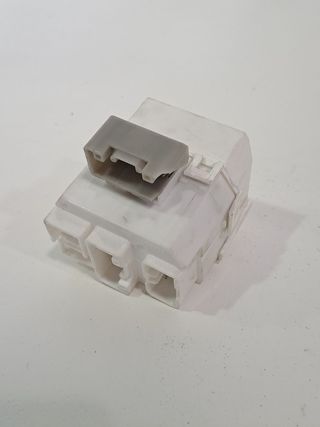 CAJA RELES / FUSIBLES MITSUBISHI COLT BERLINA 3 (CZ)