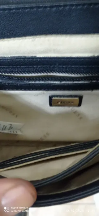 Bolso Guess Negro Cadena y Candado