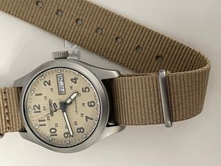Reloj Seiko 5 Sports Field Beige 36,4mm SRPJ83K1