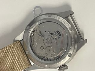 Reloj Seiko 5 Sports Field Beige 36,4mm SRPJ83K1