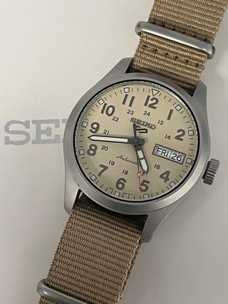 Reloj Seiko 5 Sports Field Beige 36,4mm SRPJ83K1