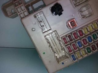 CAJA RELES / FUSIBLES TOYOTA LAND CRUISER (J10) (4)
