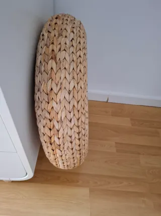 Puf redondo de mimbre Ikea
