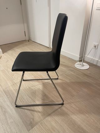 Mesa comedor cristal y 6 sillas negras