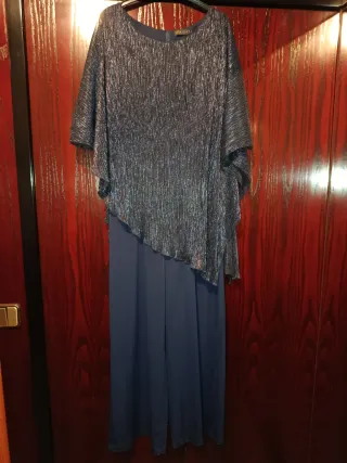 Vestido de noche azul plateado