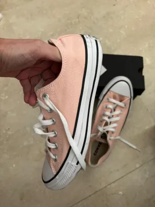 Converse rosas casi nuevas