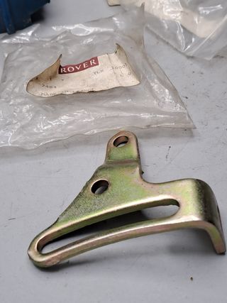 Soporte alternador Rover YLX10001