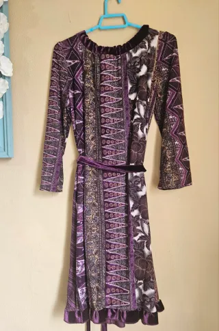 Vestido estampado morado y marrón