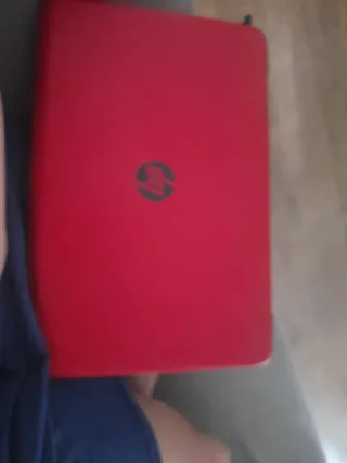 HP Portátil AMD E2-7110 8GB RAM 238GB SSD Rojo
