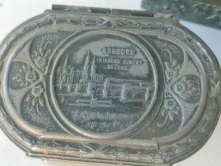 Antichi contenitori in metallo