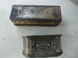 Antichi contenitori in metallo