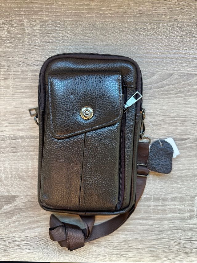 Bolso de mano de cuero marrón