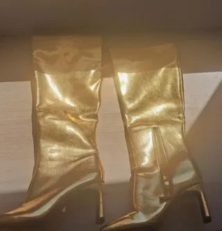 Botas altas doradas tacón