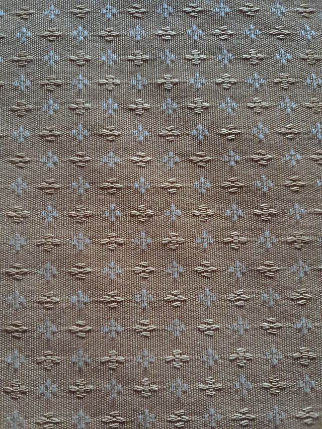 Colcha beige-amarilla cama 135