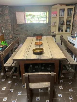 Mesa Rústica Pino Macizo con Bancos y Sillas