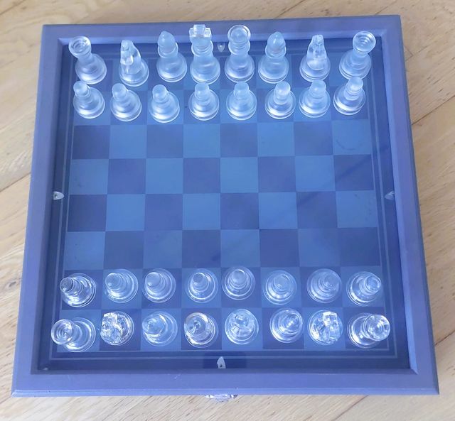 Ajedrez de cristal transparente