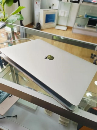 MacBook Pro Plata 512GB 8GB RAM