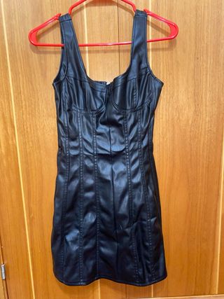 Vestido negro efecto cuero