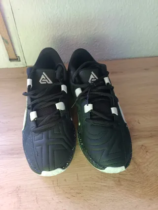 Zapatillas Nike Zoom Freak Negras y Blancas