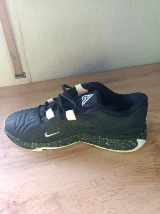Zapatillas Nike Zoom Freak Negras y Blancas