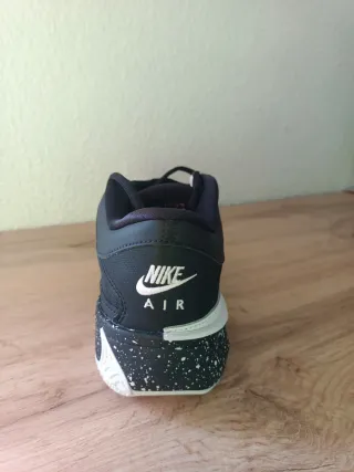 Zapatillas Nike Zoom Freak Negras y Blancas