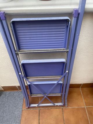Escalera plegable morada 