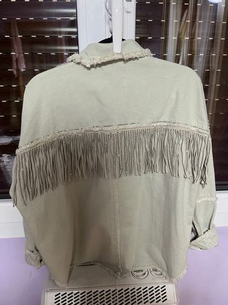 Chaqueta Zara verde con flecos