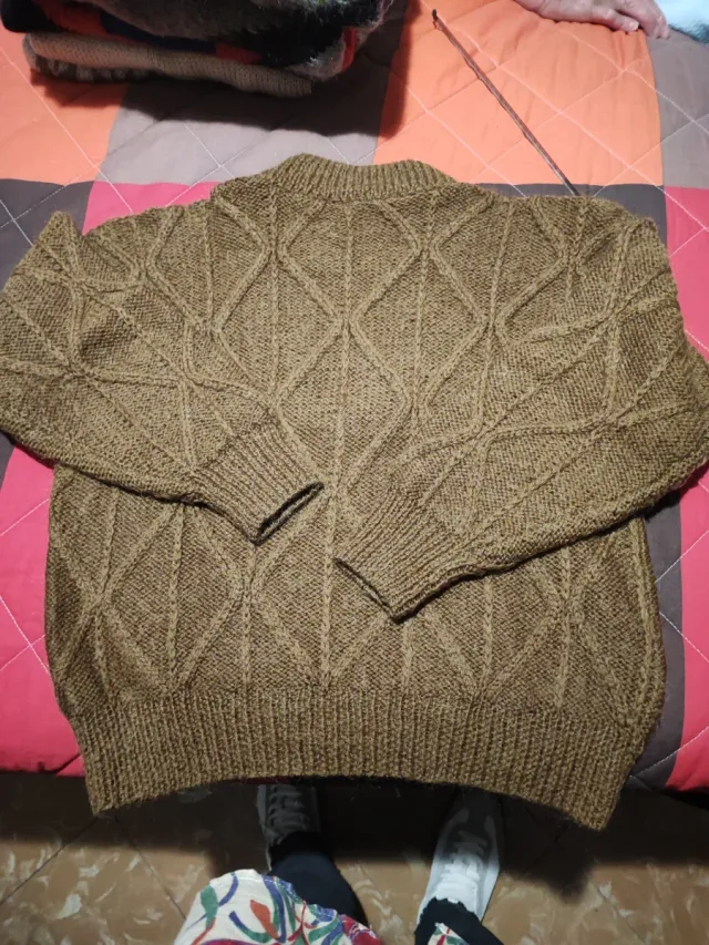 Jersey de lana marrón con rombos